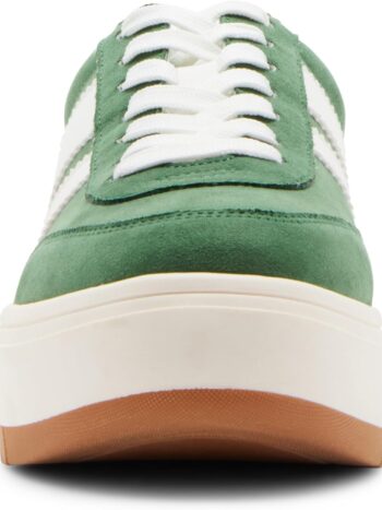 Women sports shoes are lightweight and ideal for running.